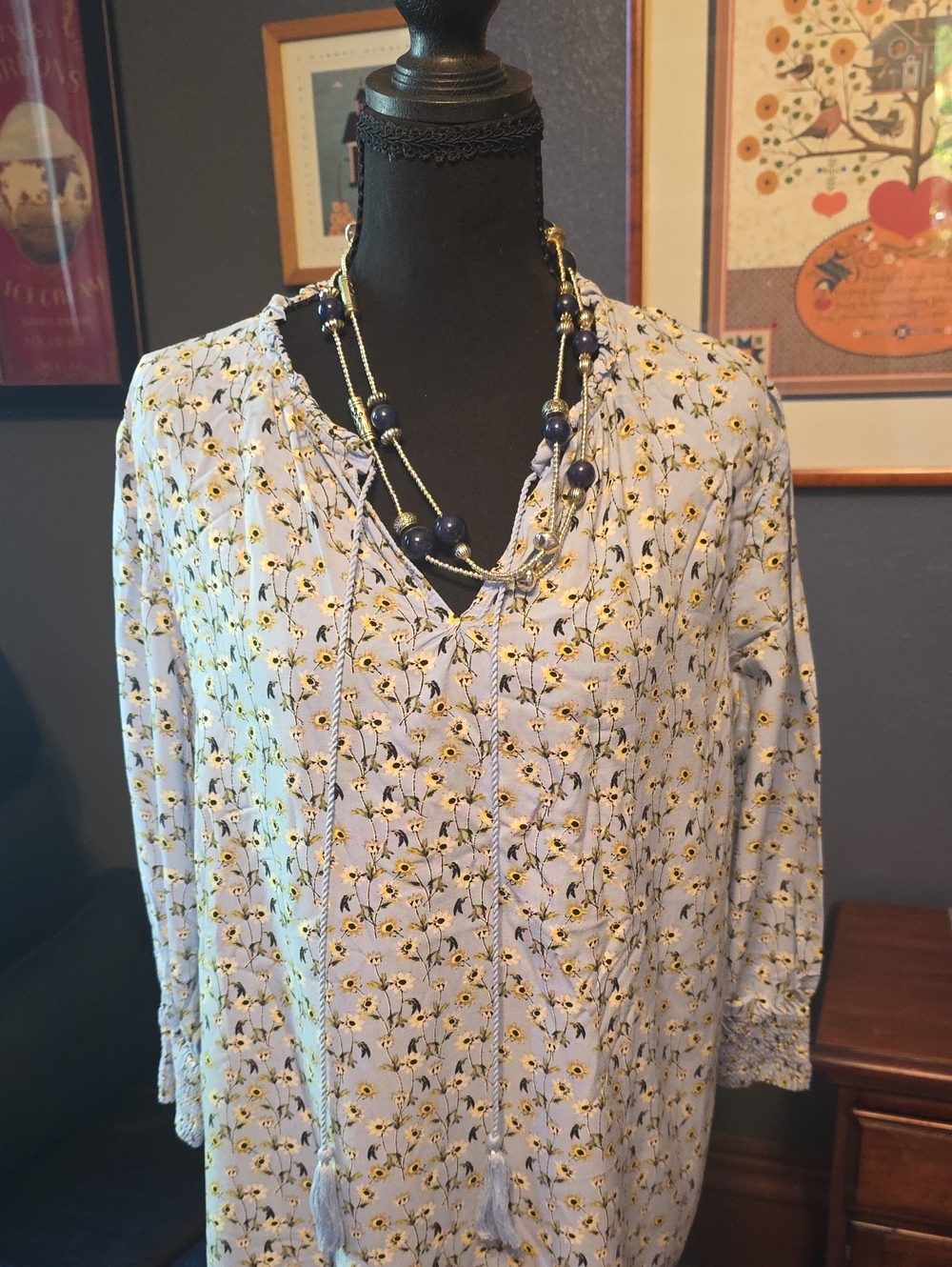 Jane and Delancey Light Blue Daisy-Print V-Neck Tunic with Tassel Tie Size Large
